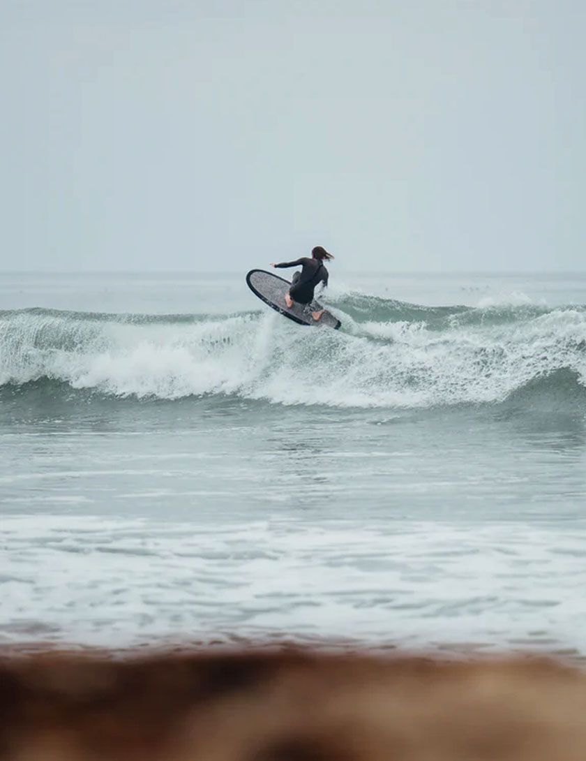 Almond R Series Secret Menu Surfboard 5ft 4 Futures - Black